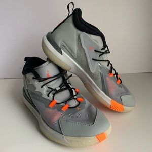 Jordan’s Zion 1  Smoke Gray Size 3Y